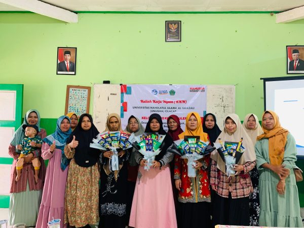 KKN KELOMPOK 10 DESA CIPETE ADAKAN KEGIATAN PEMBERDAYAAN PEMBUATAN BUCKET  SNACK DI MI MA’ARIF NU CIPETE